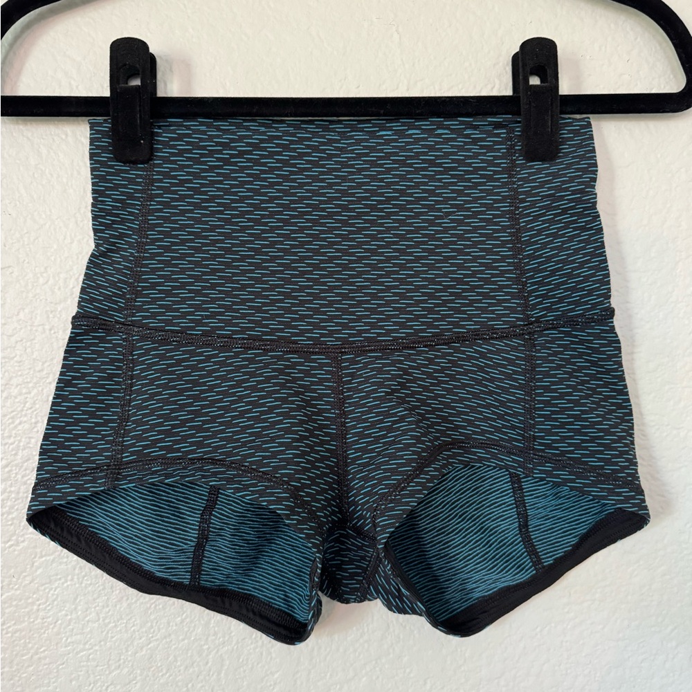 Lululemon High Rise Short Shorts in Black